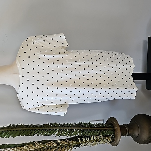 Croft & Barrow The Classic Tee Cream and Black Polka Dot Tee NWOT - Picture 2 of 12